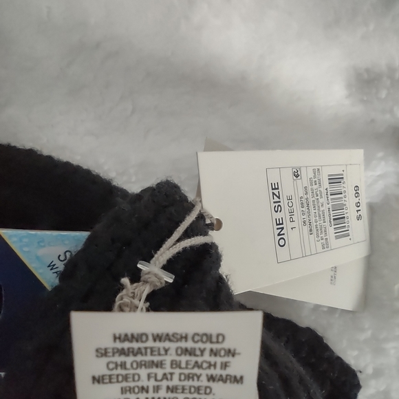 Isotoner Gloves and Ebony Scarf 1SZ - Picture 4 of 6